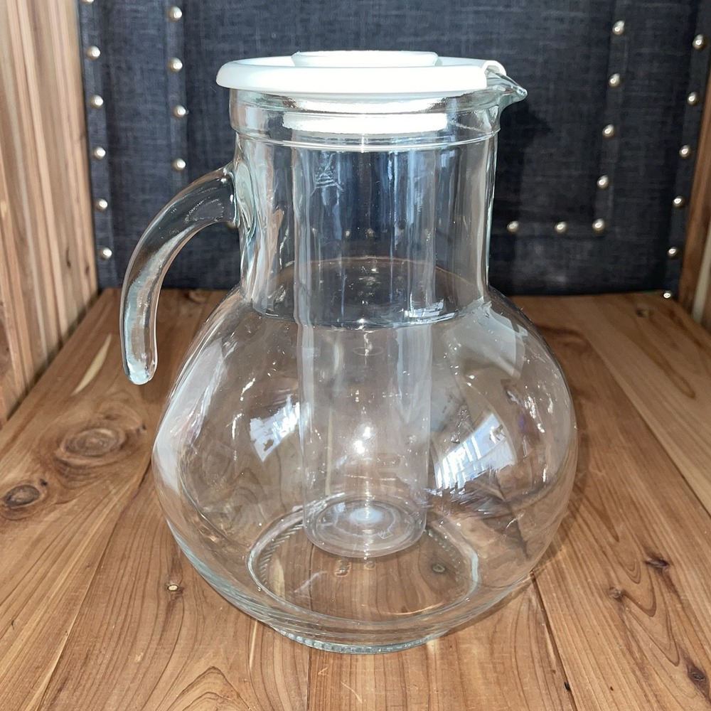 GLASS LEMONADE ICE TEA PITCHER MADE IN ITALY CRATE & BARREL , Drink ware